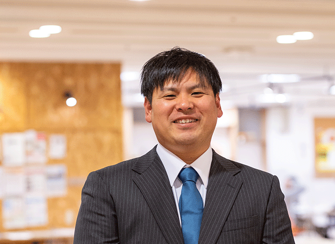 取締役社長   岡本裕介